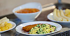 a photo of different foods offered in Mena in springtime - one pot, aspargus, schnitzel (c) Studierendenwerk Mainz