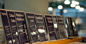 A photo of some language signs of Sprachcafe Mainz