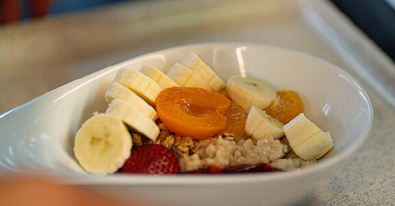 a photo of the breakfast offered in Mensa Rewi and Mensaria - porridge (c) Studierendenwerk Mainz